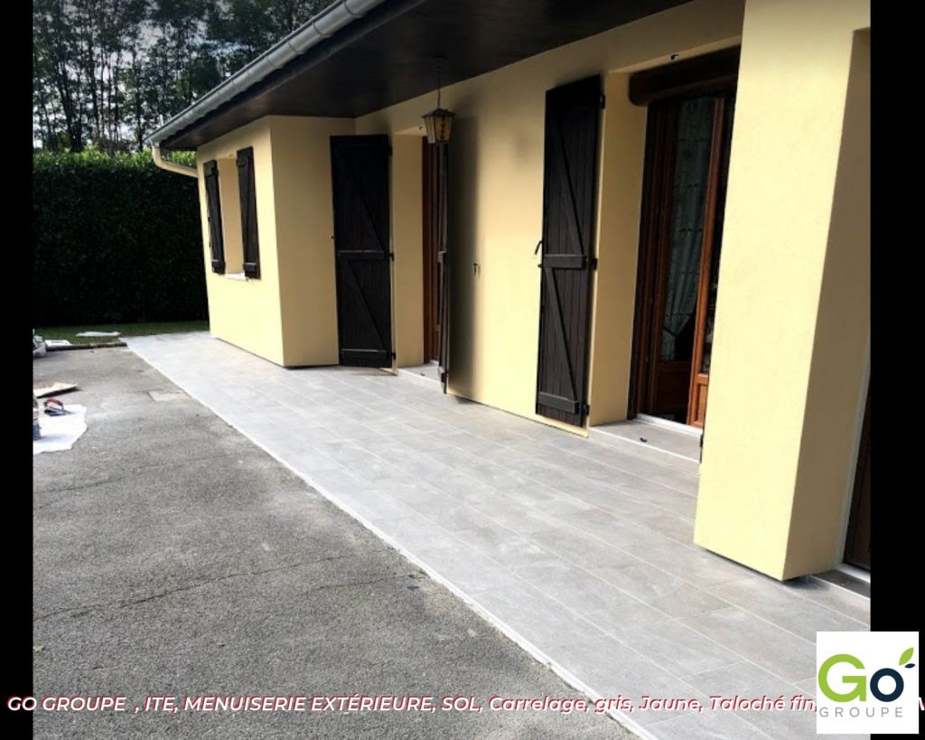 Isolation thermique par l’extérieur / Carrelage / Volets battants