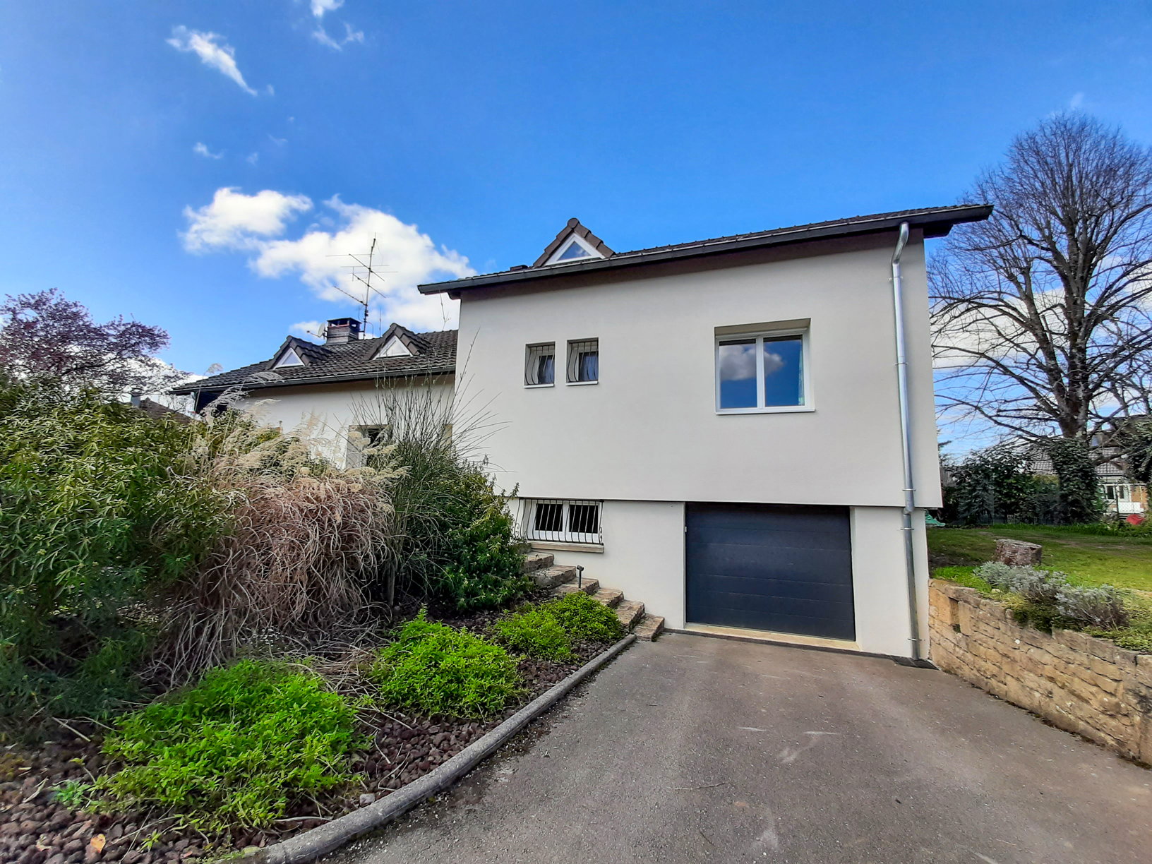 Rénovation globale d’une maison avec ITE, menuiseries et isolation complète